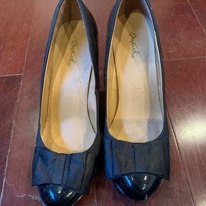 Qupid black heels with bow.